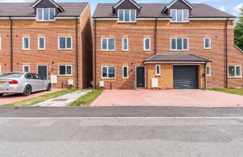 Modern 4-Bed, Parking, Pool Table, Sleeps 11 - Foto 8