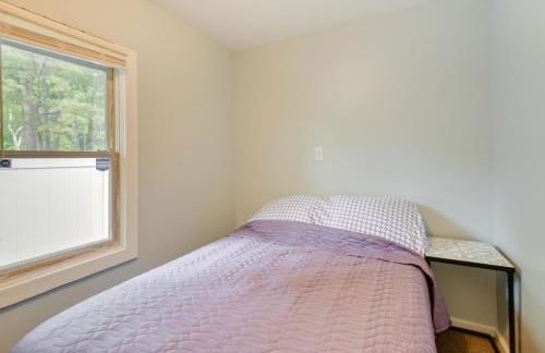 Waterfront Gray Home with Furnished Deck and Fire Pit! - Foto 11