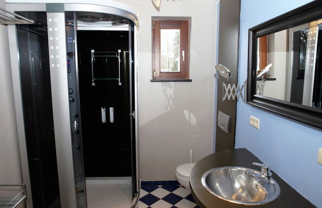 Charming Cottage With Jacuzzi Located Near Nature and ski Slopes - Photo 12