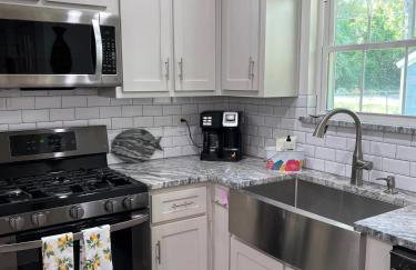 Kingwood Cottage - 10 mins from IAH - Lake Front - Foto 8