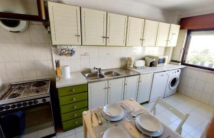 Enjoy Lisbon Cascais Sintra 1200 metres to metro blue line Sintra Rail line Free Parking - Foto 22