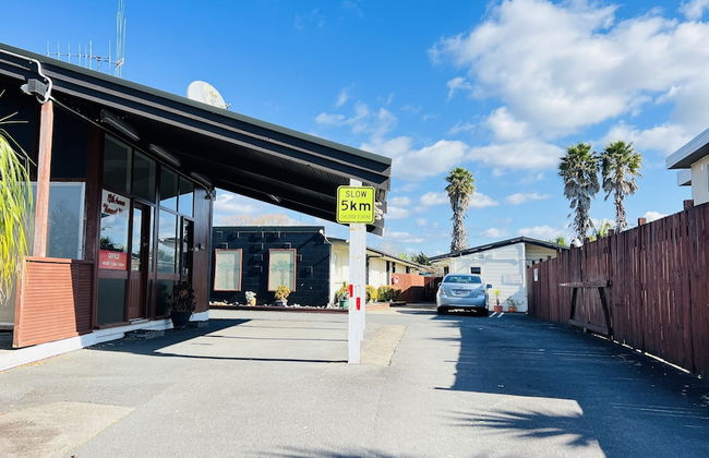 18th Avenue Thermal Motel - Photo 57