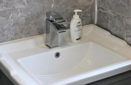 Stylish Loft Apartment by Property Promise - Foto 41