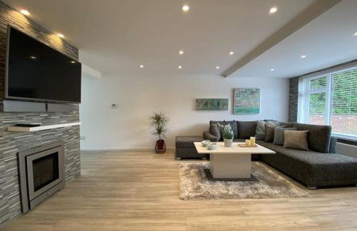 Modern 3-Bedroom villa, 3 Parking Spaces, WiFi - Foto 1