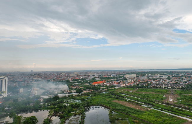 Delightful Luxurious Studio Room at Taman Melati Surabaya Apartment - Photo 13