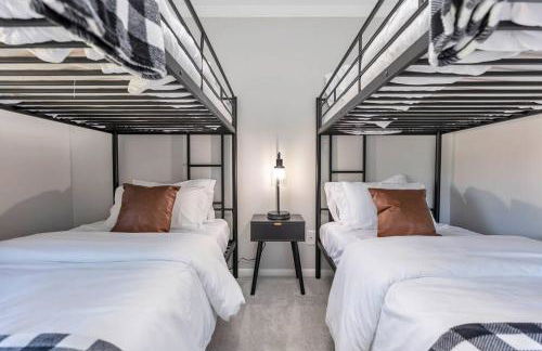 *NEW* Beautiful 3 floor Townhome with Sauna - Foto 26