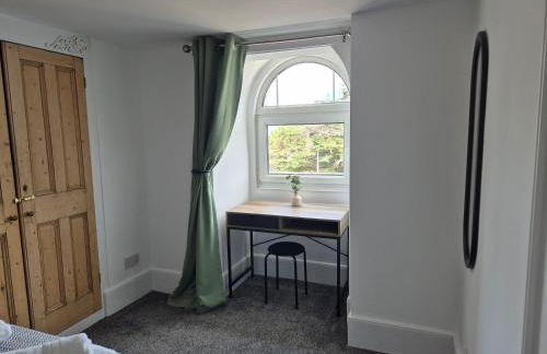 2 Bed Maisonette with Sofa Bed - Ideal for Groups #26C - Foto 47