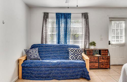 Wooded Couples Retreat with Lanai in Interlachen - Photo 7