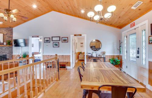 Lakemont Mountain Cabin with Game Room and Hot Tub! - Foto 9