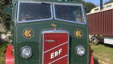Rare 1954 Renovated Vintage Lorry - Costal Location - Photo 1