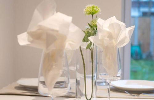 New stylish 4 bed house moments from Clacton beach - Foto 2