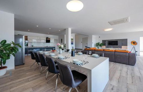 Five-Bedroom Holiday Home In Zminj - Photo 3