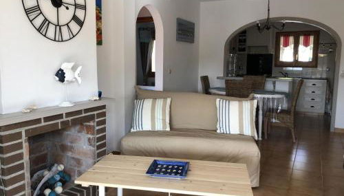 Casa con Piscina, A/A, BBQ, WiFi y Garaje en Sant Pere Pescador - ES-89-76 - Foto 2