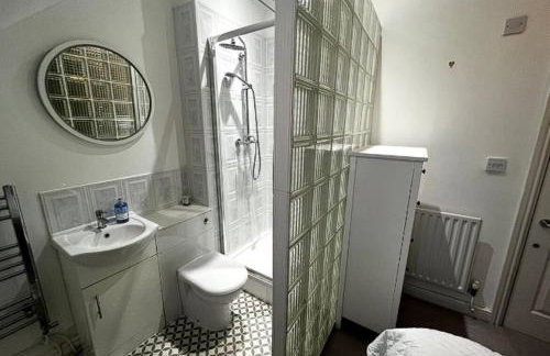 Queen Anne Court-FREE PARKING By Prescott Apartments - Photo 19