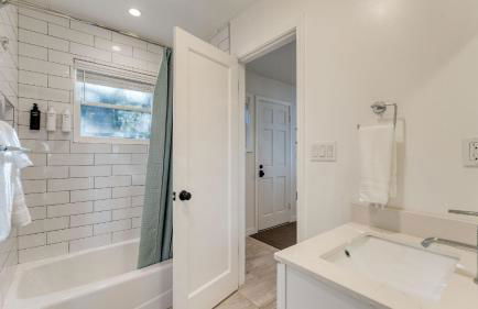 West Shore Lake House by Avantstay Ski Cabin w/ Backyard Sledding Hill! - Foto 46