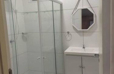 APT Completo - Suíte - 2 Ar-condicionados, Wi-FI, Piscina, garagem, portaria - aconchegante - Foto 25