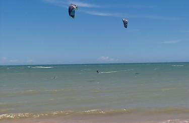 ESPAÇO PÉROLA GUANABARA, 70 Metros do Mar, 4 Suítes independentes COM AR, Área Gourmet Integrada com Piscina,Churrasqueira, 900 Metros de CASTELHANOS, ideal para FAMÍLIAS E AMIGOS - Foto 21