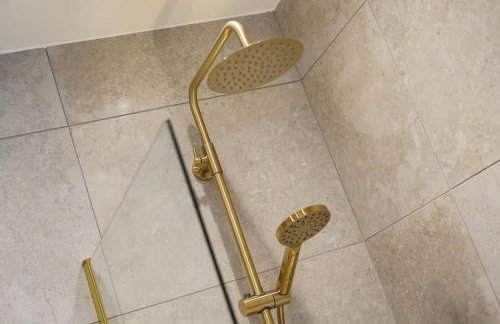 Beighton - 3 Bed Spacious Home with FREE Parking, Great for Groups & Families - Hosted by Stay Host Save - Foto 61