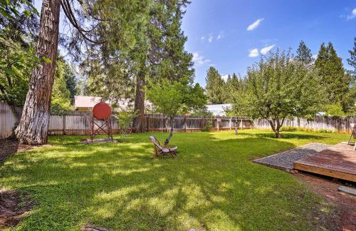 Cabin with Backyard Space - half Mi to Trinity Lake! - Foto 31