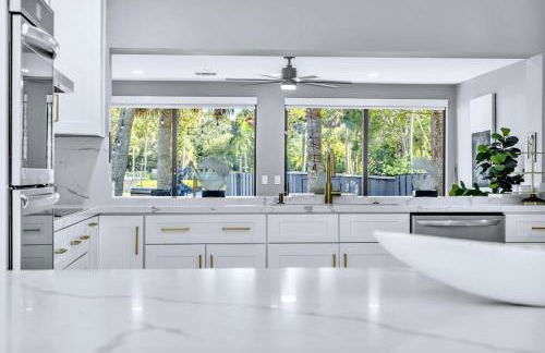 Riverbend Yacht Retreat Waterfront Villa with Pool - Foto 46