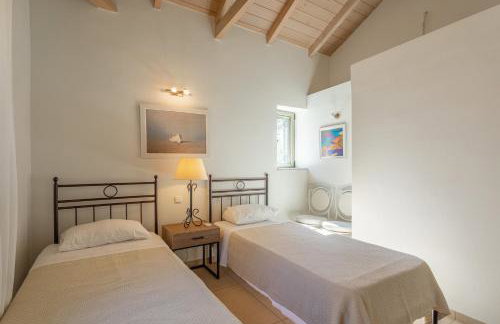 IRIS, Luxury Stone Villa in Stoupa with Private Infinity Pool, BBQ and Amazing Sea View - Foto 22