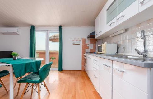 Lovely Apartment In Stara Vas With Wifi - Photo 19