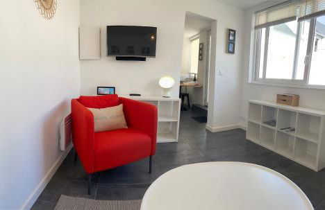 Votre mini maison en plein cœur du centre ville -terrasse - et parking privé sur place clos - draps et ménage inclus - Photo 2
