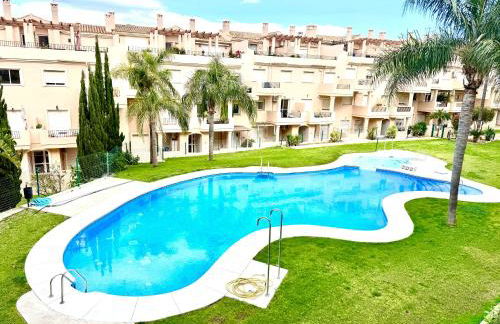 Gorgeous 2 bed Duquesa apartment, 2 pools, easy parking and 2 large balconies, 1 with stunning views - Foto 12