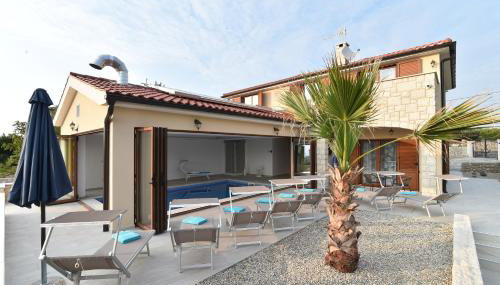 Villa Muskatel KRK -with heated covered pool - Foto 3, sunbed