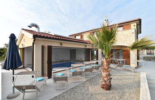 Villa Muskatel KRK -with heated covered pool - Photo 2