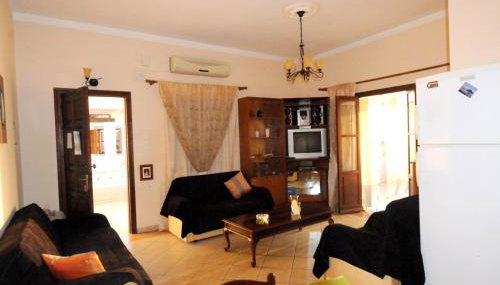 Comfortable house in Mirties with terrace and parking - Foto 2