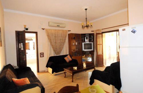 Comfortable house in Mirties with terrace and parking - Foto 2