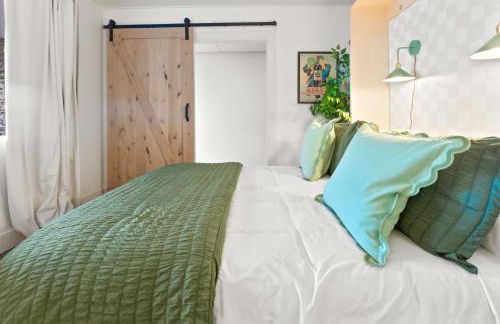 Theatre Retreat 2 Bedroom Loft - 1 Blk from Theatres - Foto 15