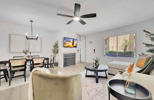 Luxe 2BR Condo Next to Pool Trails & Mountain - Foto 9