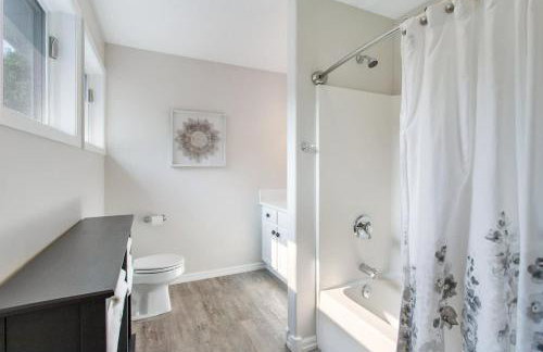 Spacious A-Frame with Lake Michigan Views & Hot Tub-Family Friendly - Foto 43