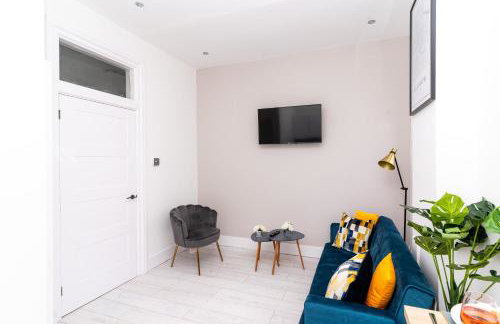 Cheerful 2 Bedroom Homely Apartment, Sleeps 4 Guest Comfy, 3x Double Bed, Parking, Free WiFi, Suitable For Business, Leisure Guest,Glasgow, Glasgow West End, Near City Centre, Perfect For Common Wealth Games 2026 - Foto 54