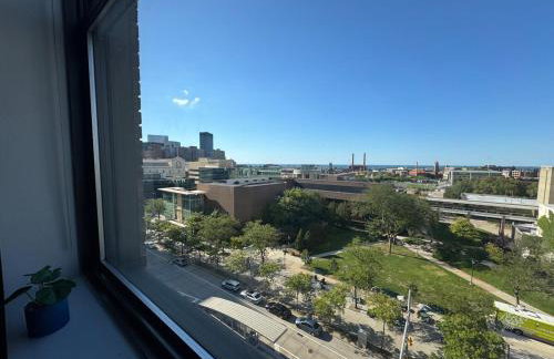 King-Bed Loft - Free Garage Parking - Full Kitchen - Foto 5