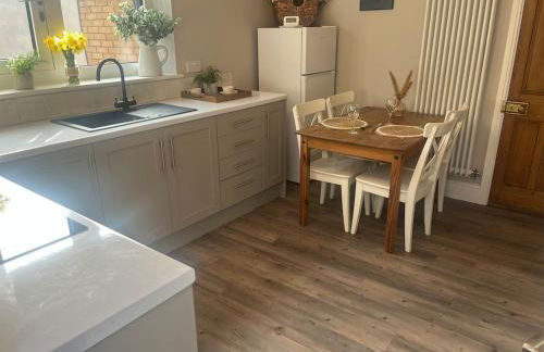 Entire Private Apartment with Kitchen and Lounge - Foto 4