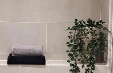 Entire Prestige Apartment in Poole Quay - Free Parking, Fast WiFi, Smart TV & Netflix - Foto 31