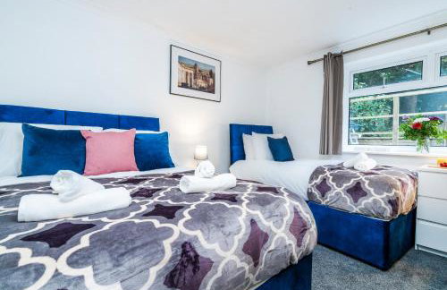 Mayflower 5-Bed Home, Contractors, Family, Harry Porter - Photo 2