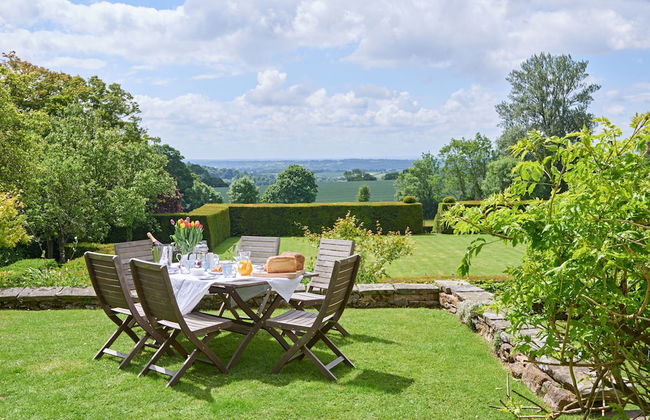 Drakestone House Manor With Breathtaking Cotswolds Views - Photo 3