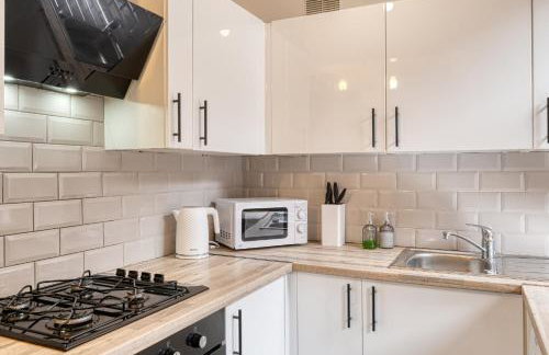 Contractors & Relocation haven, 3BD House, Secure off-site parking & office space - Foto 11