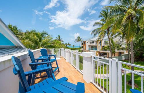 Designer Beachside Serenity Steps to the Beach! - Foto 46