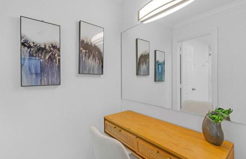 Waterfront 2BR Escape - Pool, Gym & Balcony with Intracoastal Views - Foto 29