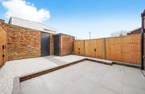 Deluxe 5 Bed House in London - Pool Table - Foto 16