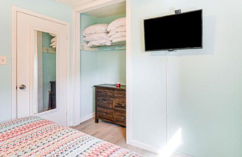 Walk to Beach Galveston Home with Patio and Balcony! - Foto 13