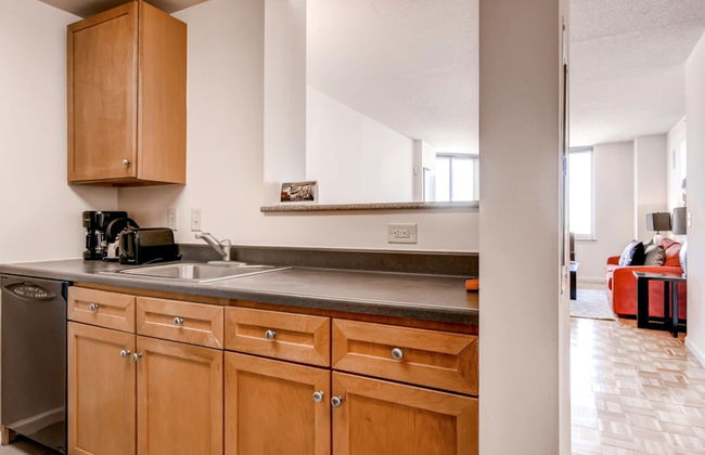 Bluebird Suites near Newport Center - Foto 18