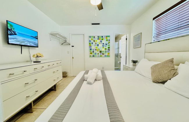 Riverfront King Bed Pool Nearby Beach - Foto 13