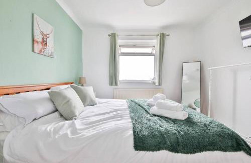 4 Modern Contractor Stay Bed with TV in Every Room and Parking in Swansea - Foto 6