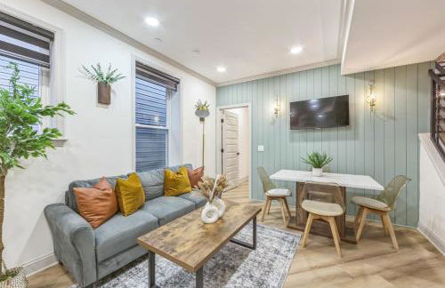 Bi-Level 2BR w Rooftop - Sleeps 12 - 10 min to DT - Foto 5